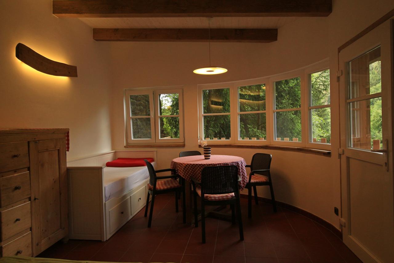 Malbenka - Chata Na Skale Pod Hradem Kokorin Buitenkant foto