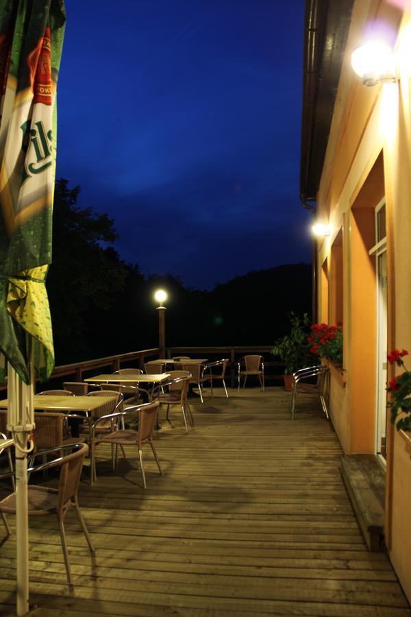 Malbenka - Chata Na Skale Pod Hradem Kokorin Buitenkant foto